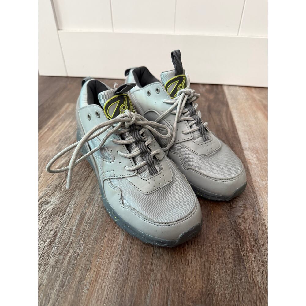 Heelys Force sneakers in a grey colorway with bright yellow sz 5 youth